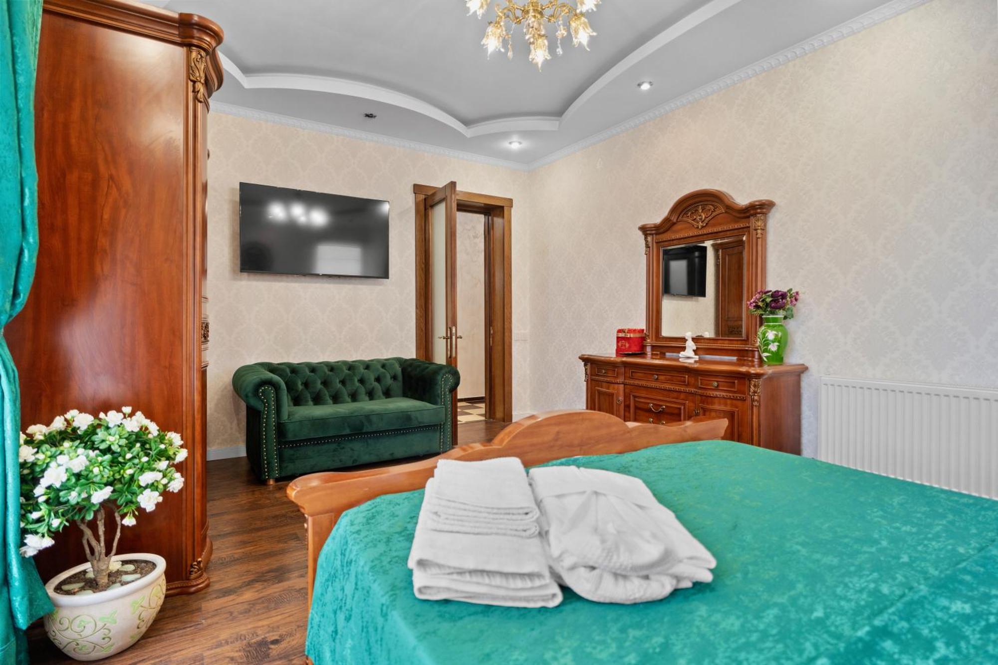 Luxurious Villa With Lush Garden And Huge Terrace Near Herastrau Park Bucharest Exterior photo