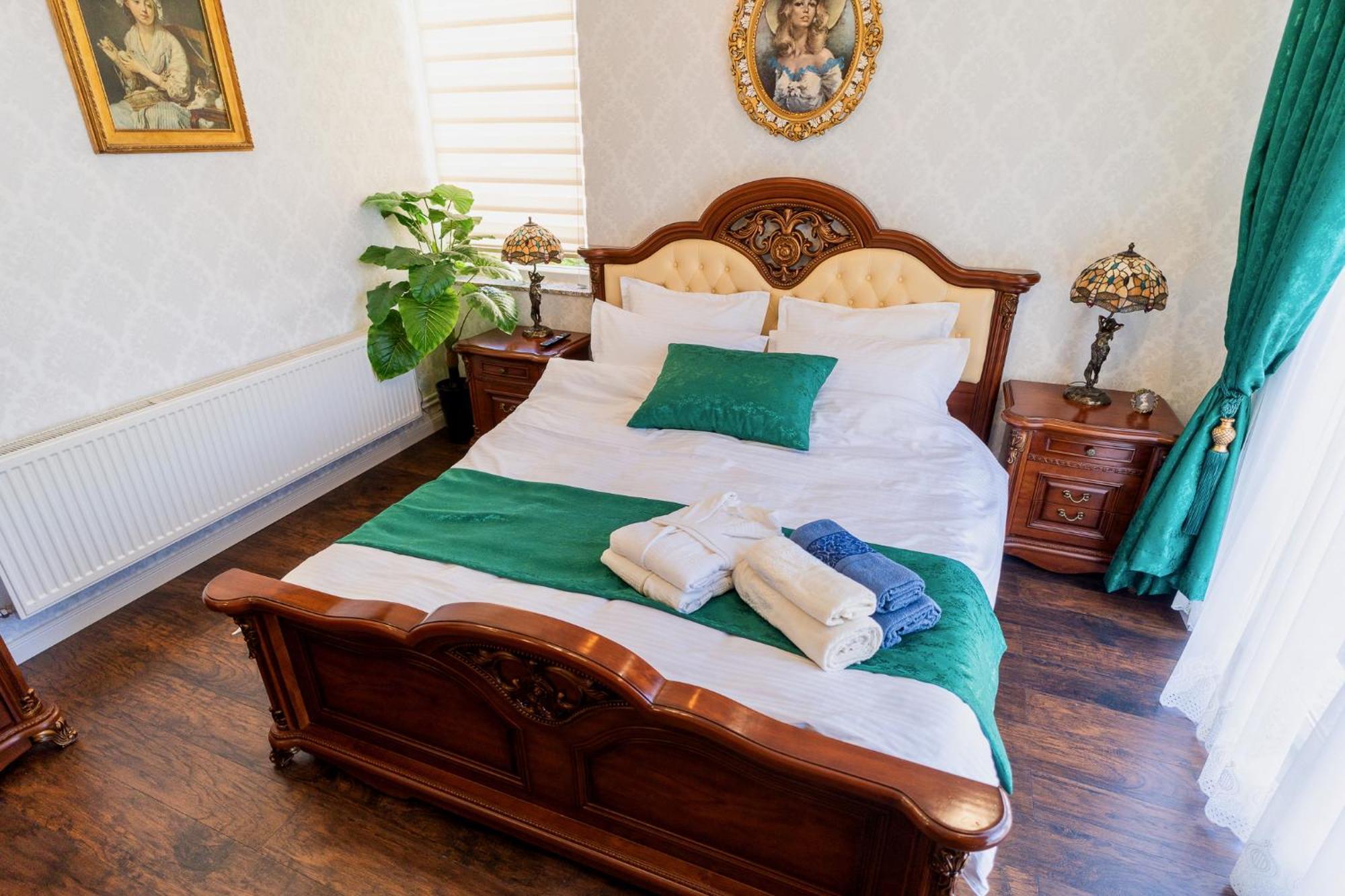 Luxurious Villa With Lush Garden And Huge Terrace Near Herastrau Park Bucharest Exterior photo