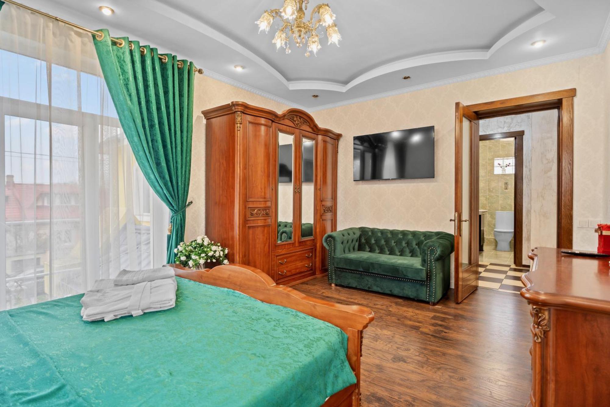Luxurious Villa With Lush Garden And Huge Terrace Near Herastrau Park Bucharest Exterior photo