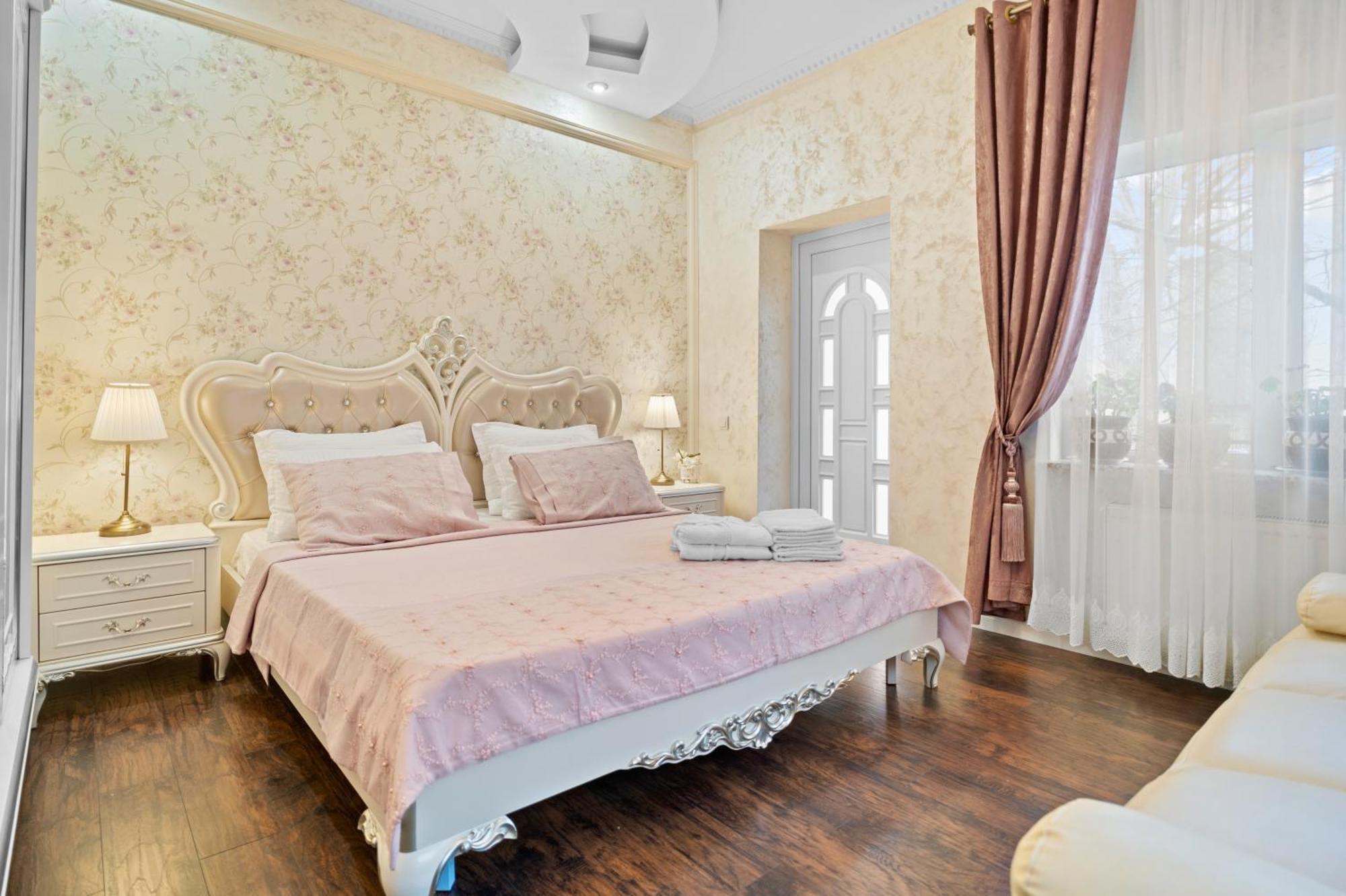 Luxurious Villa With Lush Garden And Huge Terrace Near Herastrau Park Bucharest Exterior photo