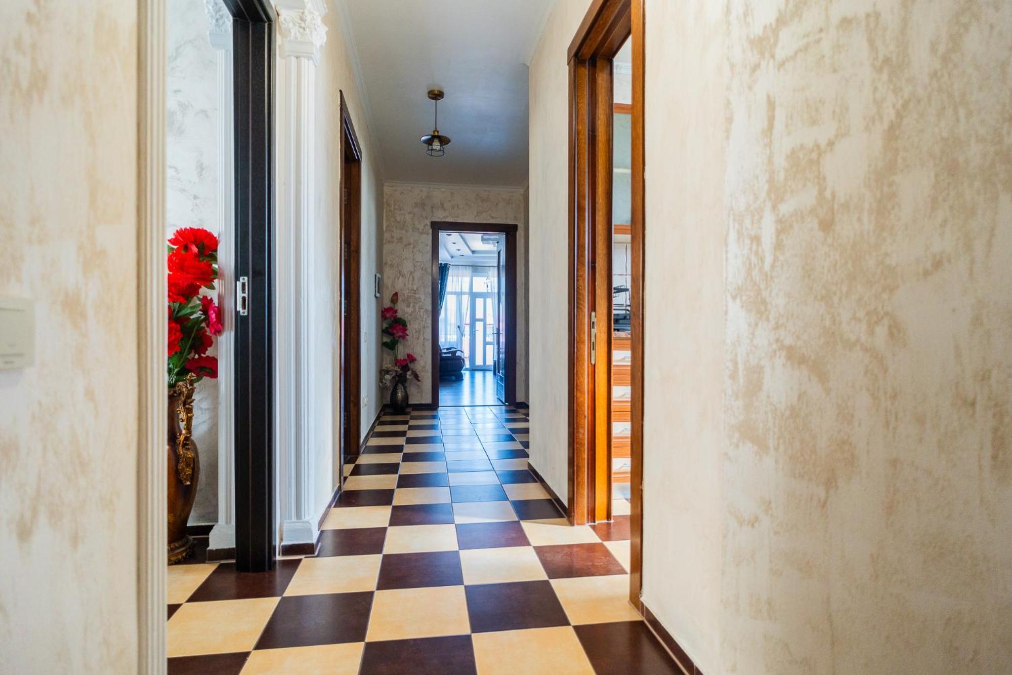 Luxurious Villa With Lush Garden And Huge Terrace Near Herastrau Park Bucharest Exterior photo