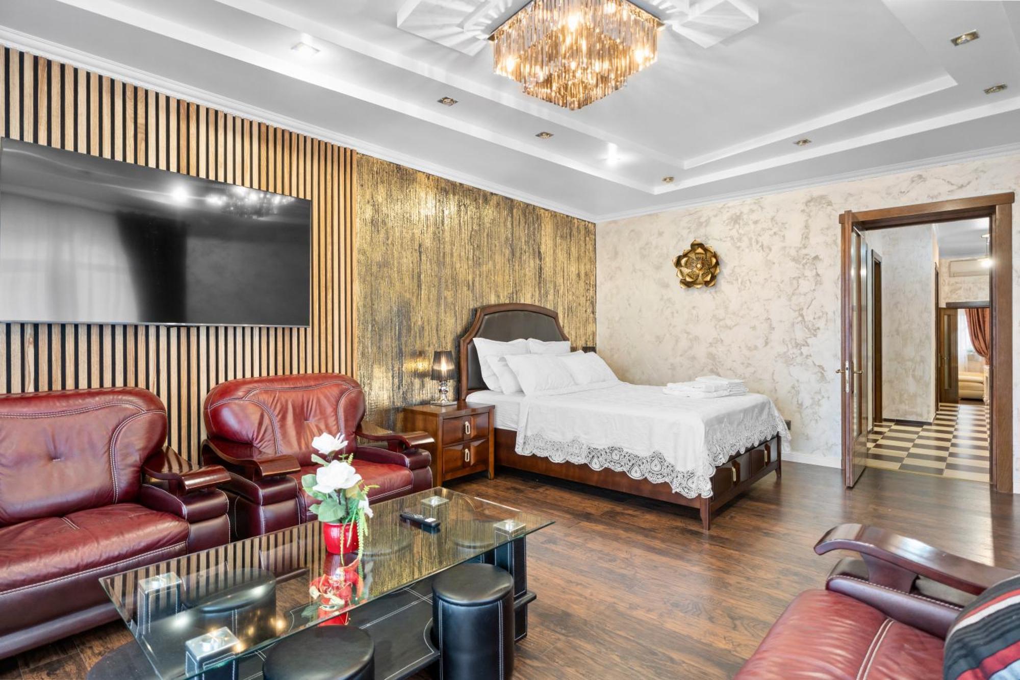 Luxurious Villa With Lush Garden And Huge Terrace Near Herastrau Park Bucharest Exterior photo
